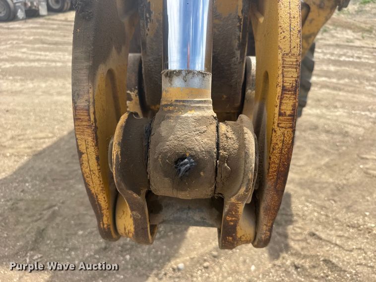 image for item FB7325 2004 John Deere 310SG backhoe