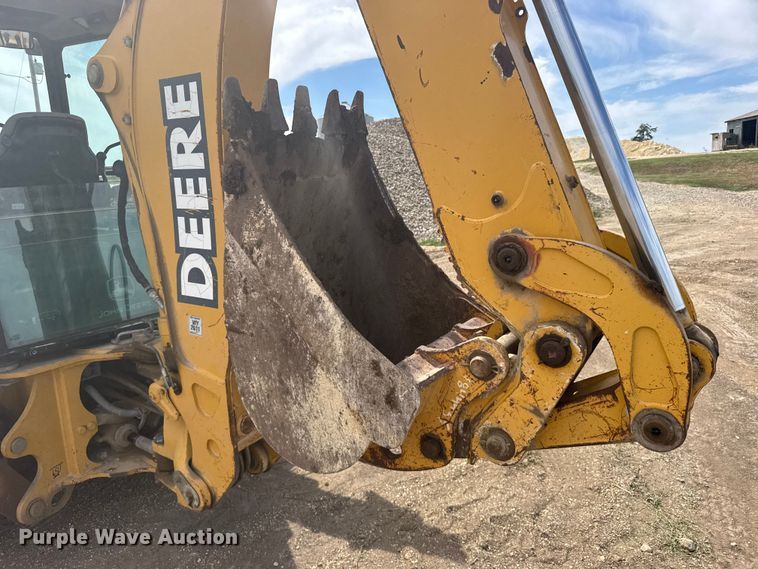image for item FB7325 2004 John Deere 310SG backhoe