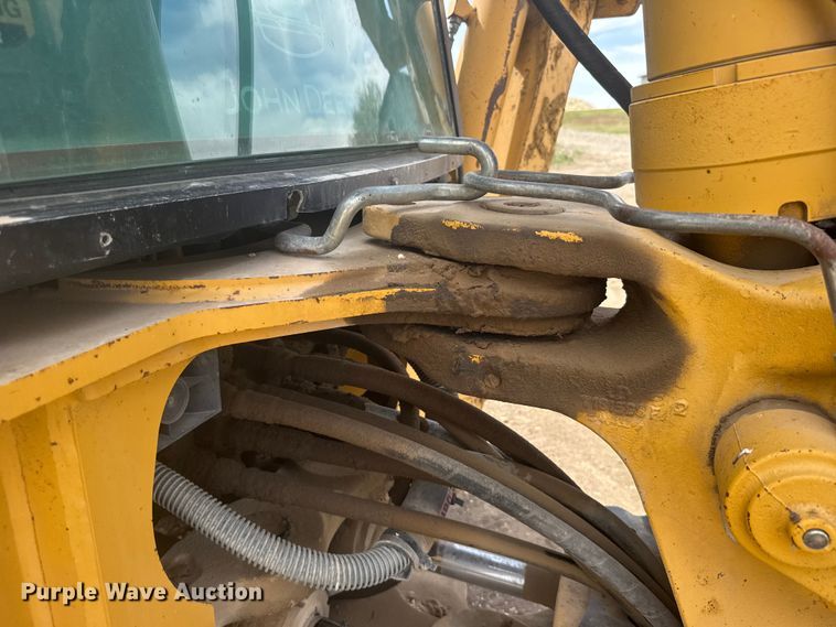 image for item FB7325 2004 John Deere 310SG backhoe