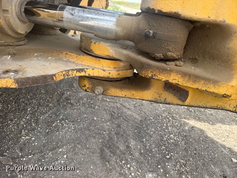 image for item FB7325 2004 John Deere 310SG backhoe