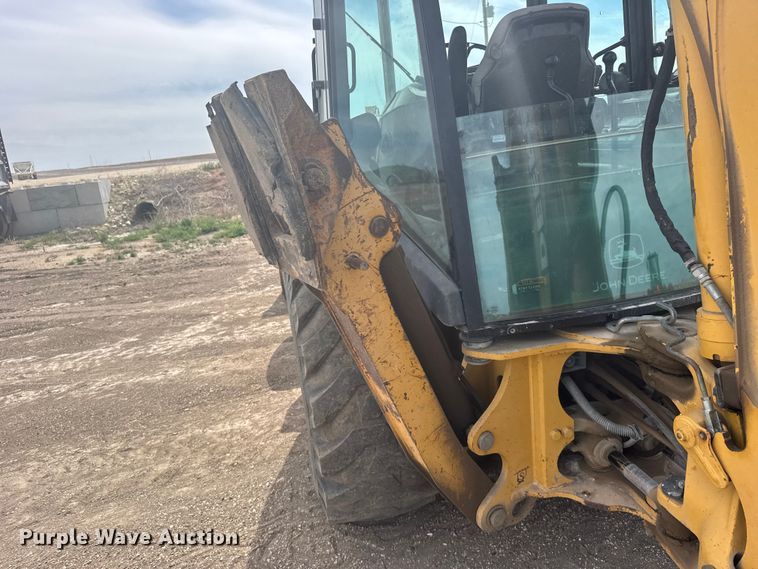 image for item FB7325 2004 John Deere 310SG backhoe