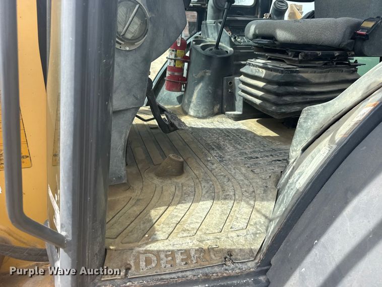 image for item FB7325 2004 John Deere 310SG backhoe