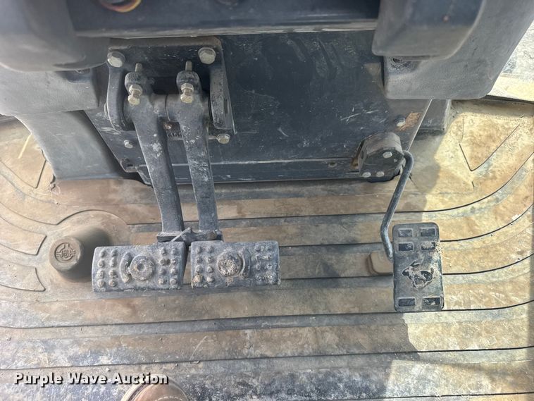 image for item FB7325 2004 John Deere 310SG backhoe