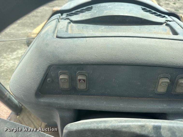 image for item FB7325 2004 John Deere 310SG backhoe
