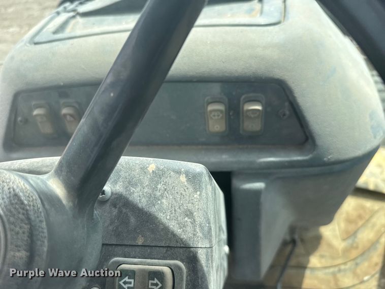 image for item FB7325 2004 John Deere 310SG backhoe