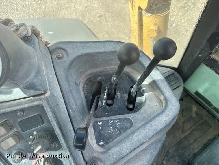 image for item FB7325 2004 John Deere 310SG backhoe