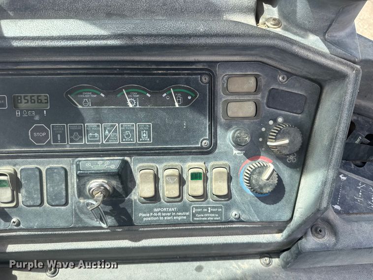 image for item FB7325 2004 John Deere 310SG backhoe