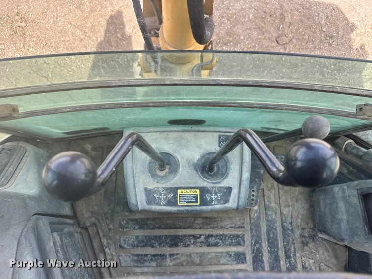 image for item FB7325 2004 John Deere 310SG backhoe