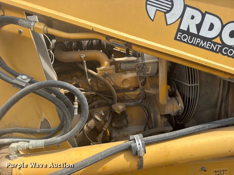 image for item FB7325 2004 John Deere 310SG backhoe