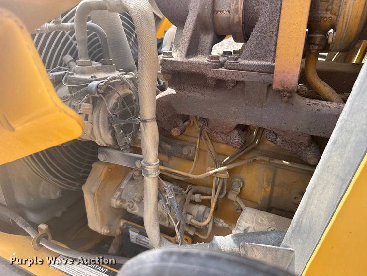 image for item FB7325 2004 John Deere 310SG backhoe