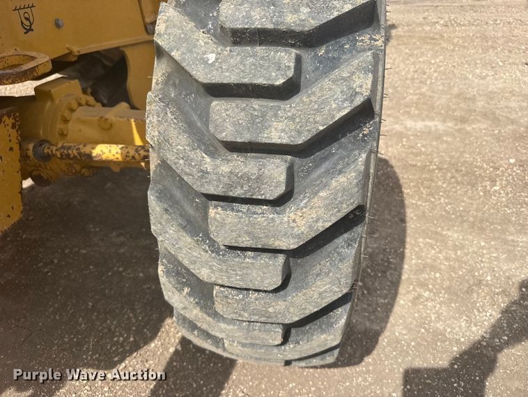 image for item FB7325 2004 John Deere 310SG backhoe