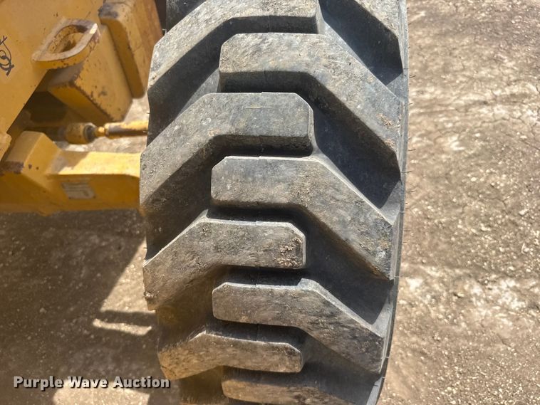 image for item FB7325 2004 John Deere 310SG backhoe
