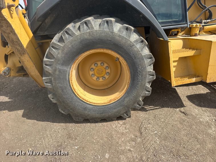 image for item FB7325 2004 John Deere 310SG backhoe