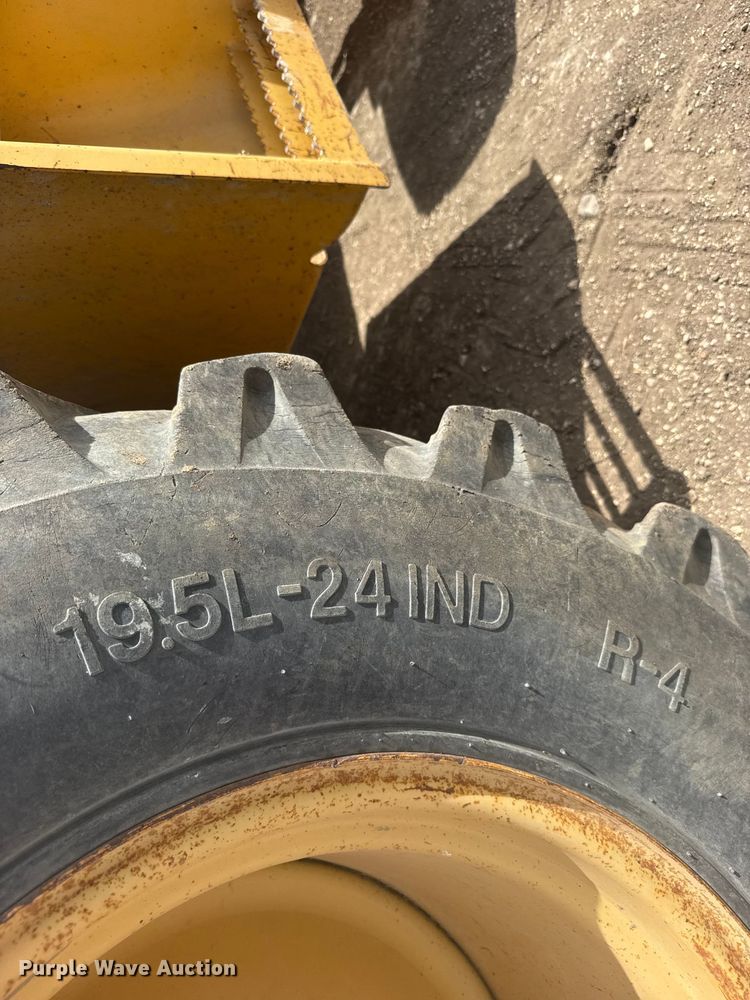 image for item FB7325 2004 John Deere 310SG backhoe