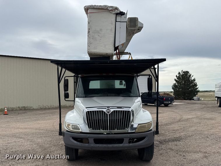image for item FB7366 2009 International 4300 forestry bucket truck
