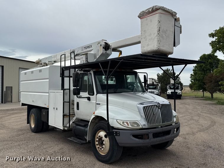 image for item FB7366 2009 International 4300 forestry bucket truck