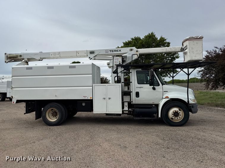 image for item FB7366 2009 International 4300 forestry bucket truck