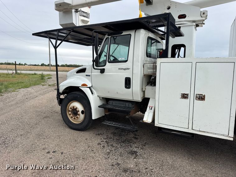 image for item FB7366 2009 International 4300 forestry bucket truck