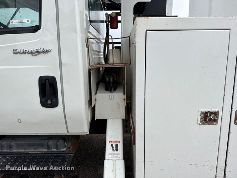image for item FB7366 2009 International 4300 forestry bucket truck