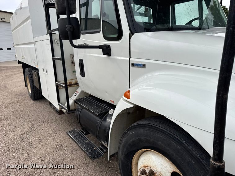 image for item FB7366 2009 International 4300 forestry bucket truck