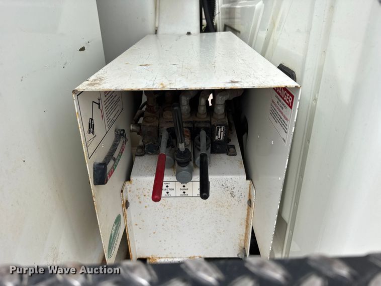 image for item FB7366 2009 International 4300 forestry bucket truck