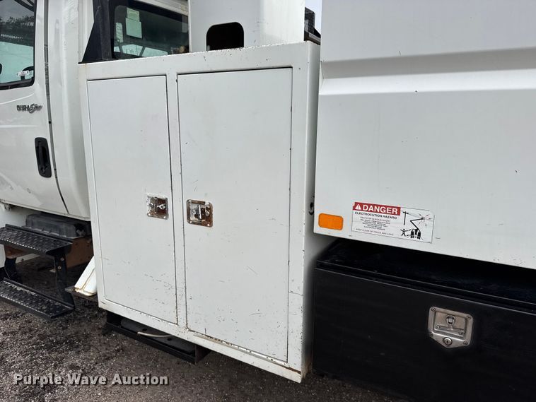 image for item FB7366 2009 International 4300 forestry bucket truck