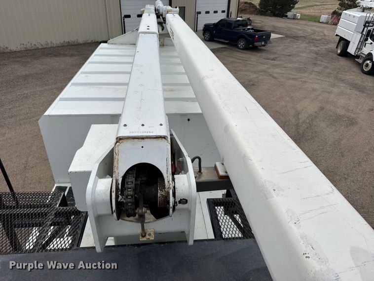 image for item FB7366 2009 International 4300 forestry bucket truck