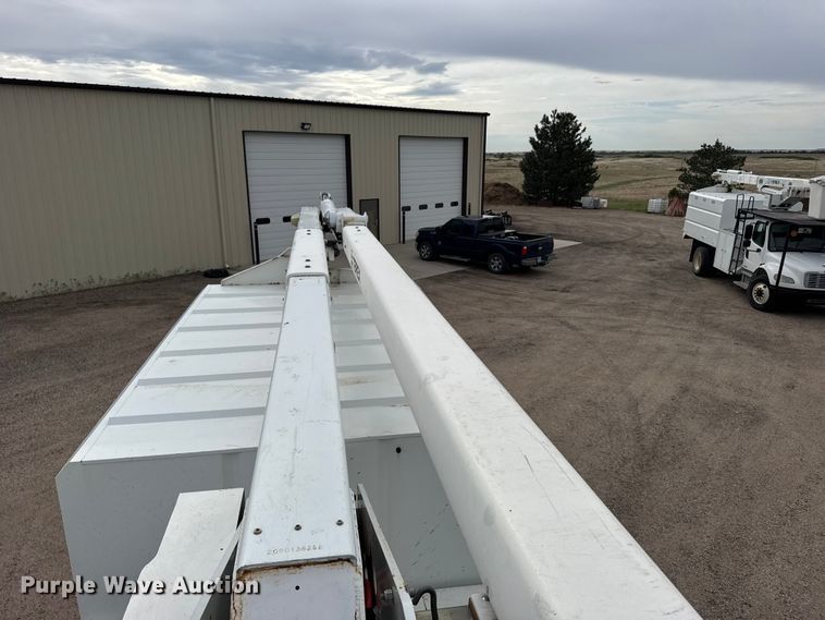 image for item FB7366 2009 International 4300 forestry bucket truck