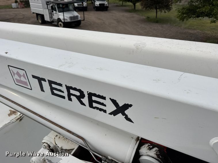 image for item FB7366 2009 International 4300 forestry bucket truck