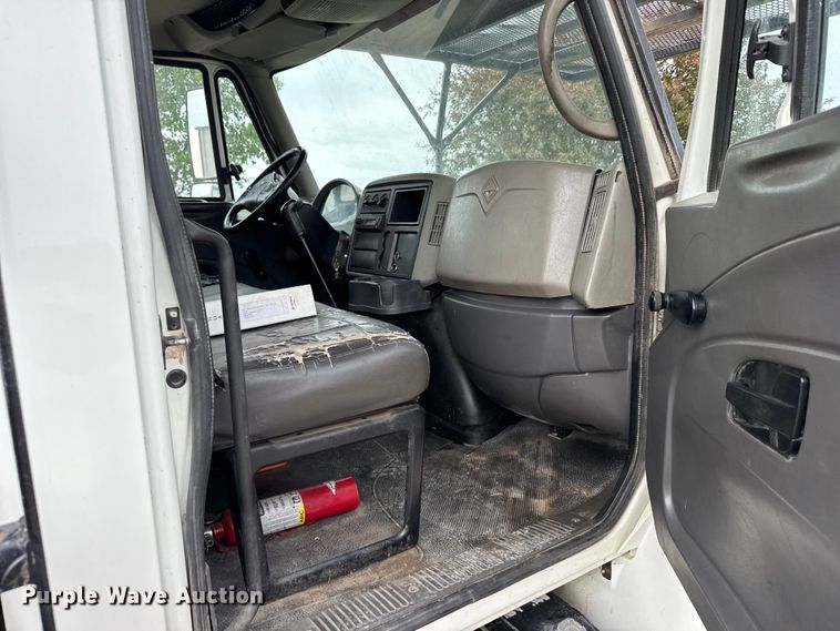 image for item FB7366 2009 International 4300 forestry bucket truck