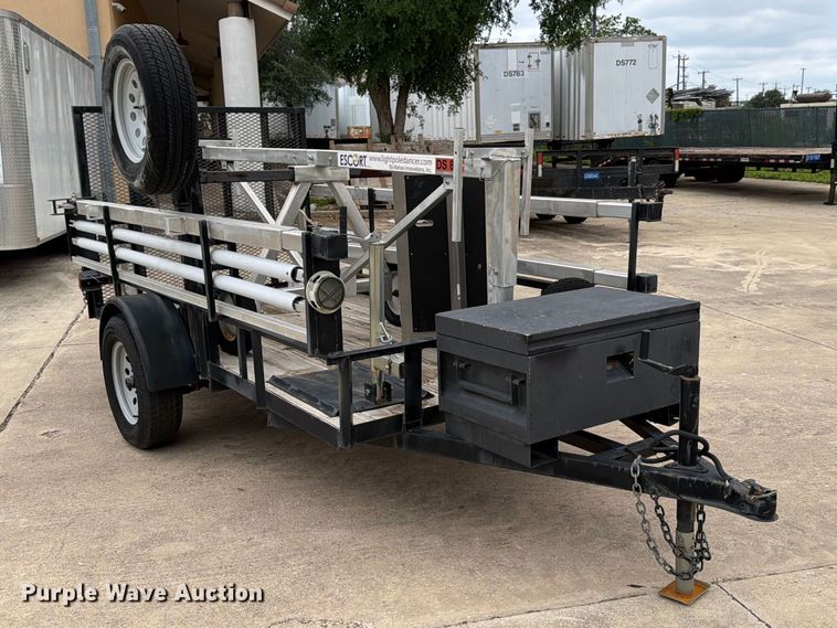 image for item FB8141 Wahoo Innovations PoleDancer light pole setting trailer