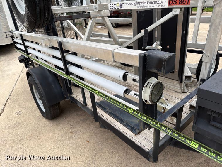 image for item FB8141 Wahoo Innovations PoleDancer light pole setting trailer