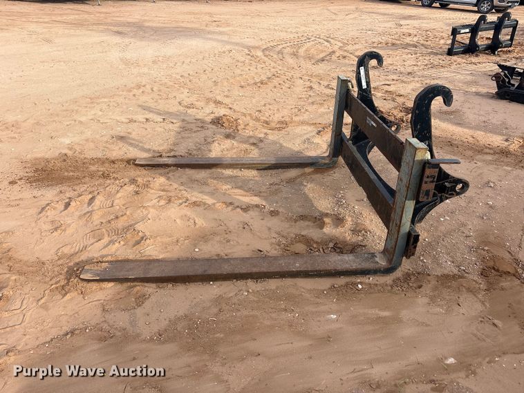 image for item FC2246 John Deere forks