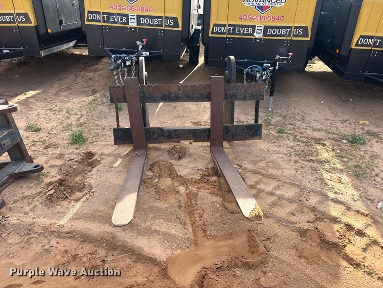 image for item FC2247 Loader forks