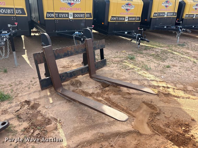 image for item FC2247 Loader forks