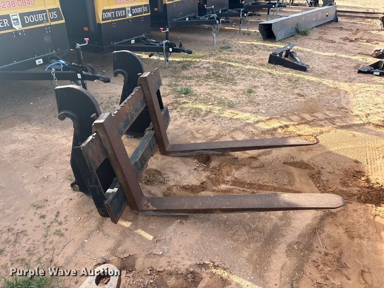 image for item FC2247 Loader forks