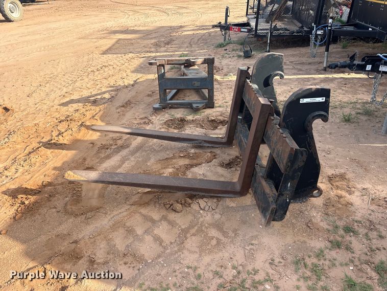image for item FC2247 Loader forks