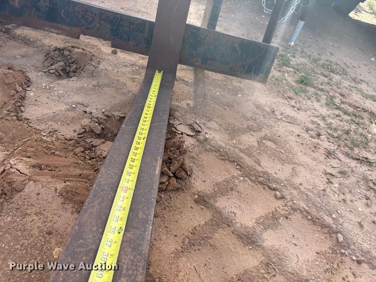 image for item FC2247 Loader forks