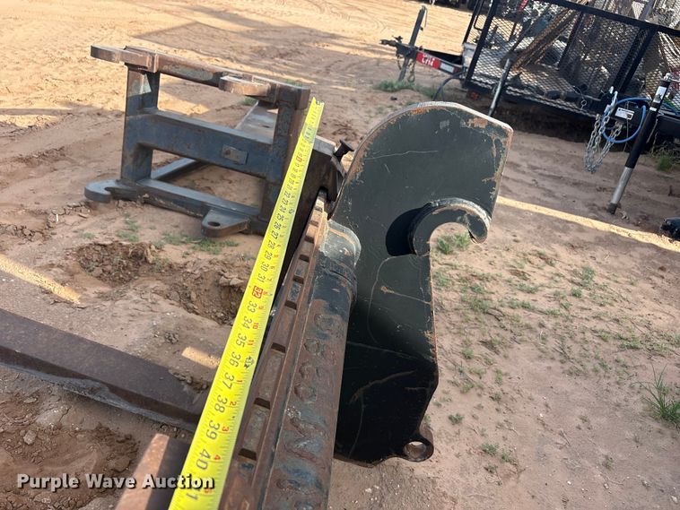 image for item FC2247 Loader forks