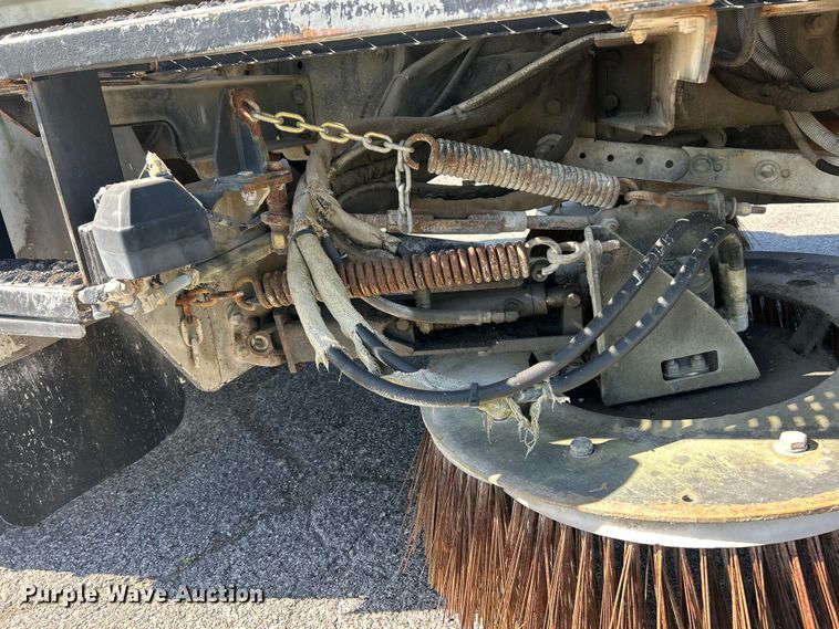 image for item FC2518 2005 International 4200 street sweeper truck