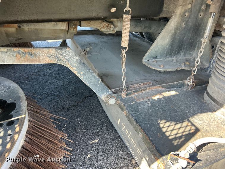 image for item FC2518 2005 International 4200 street sweeper truck