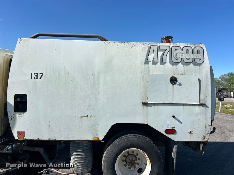 image for item FC2518 2005 International 4200 street sweeper truck