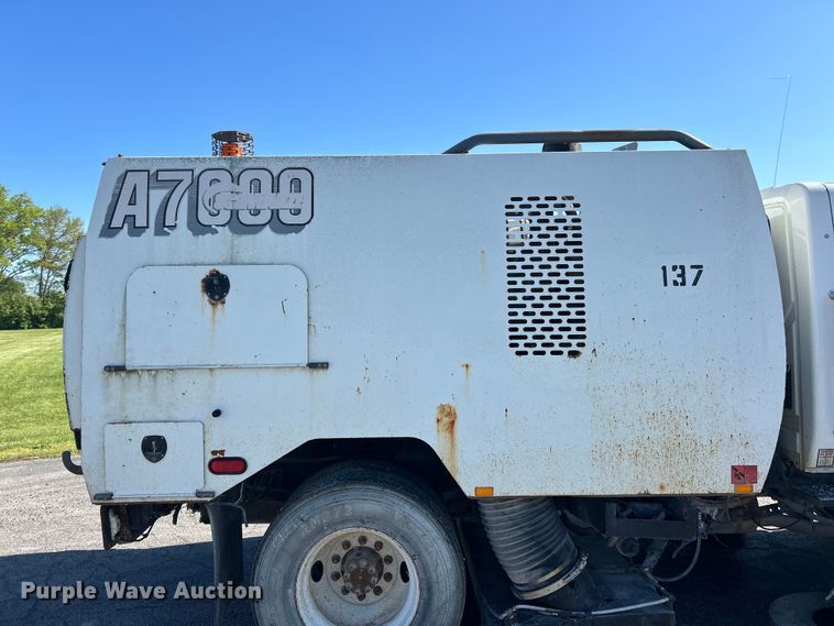 image for item FC2518 2005 International 4200 street sweeper truck