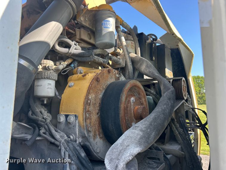 image for item FC2518 2005 International 4200 street sweeper truck
