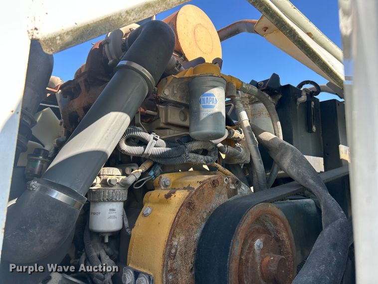 image for item FC2518 2005 International 4200 street sweeper truck