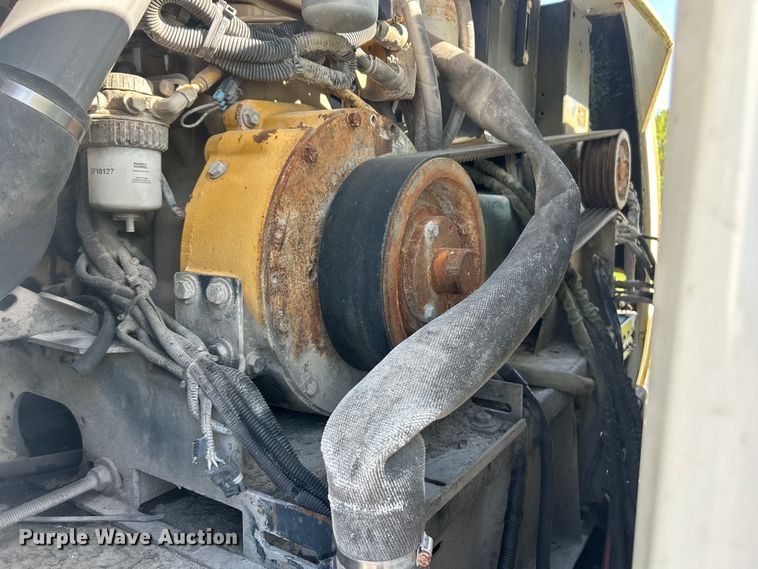 image for item FC2518 2005 International 4200 street sweeper truck