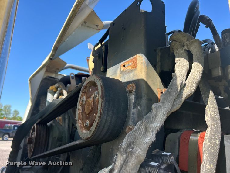 image for item FC2518 2005 International 4200 street sweeper truck