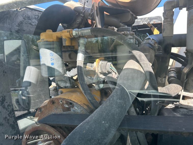 image for item FC2518 2005 International 4200 street sweeper truck