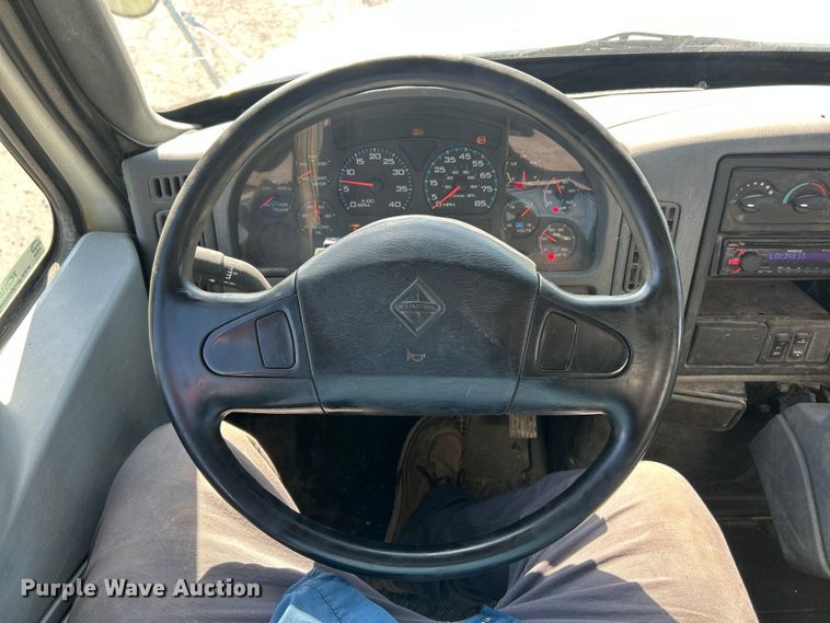 image for item FC2518 2005 International 4200 street sweeper truck