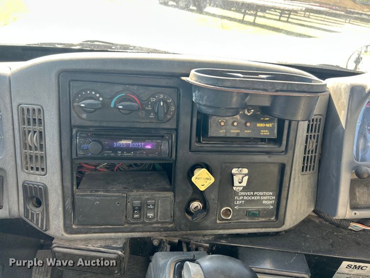 image for item FC2518 2005 International 4200 street sweeper truck
